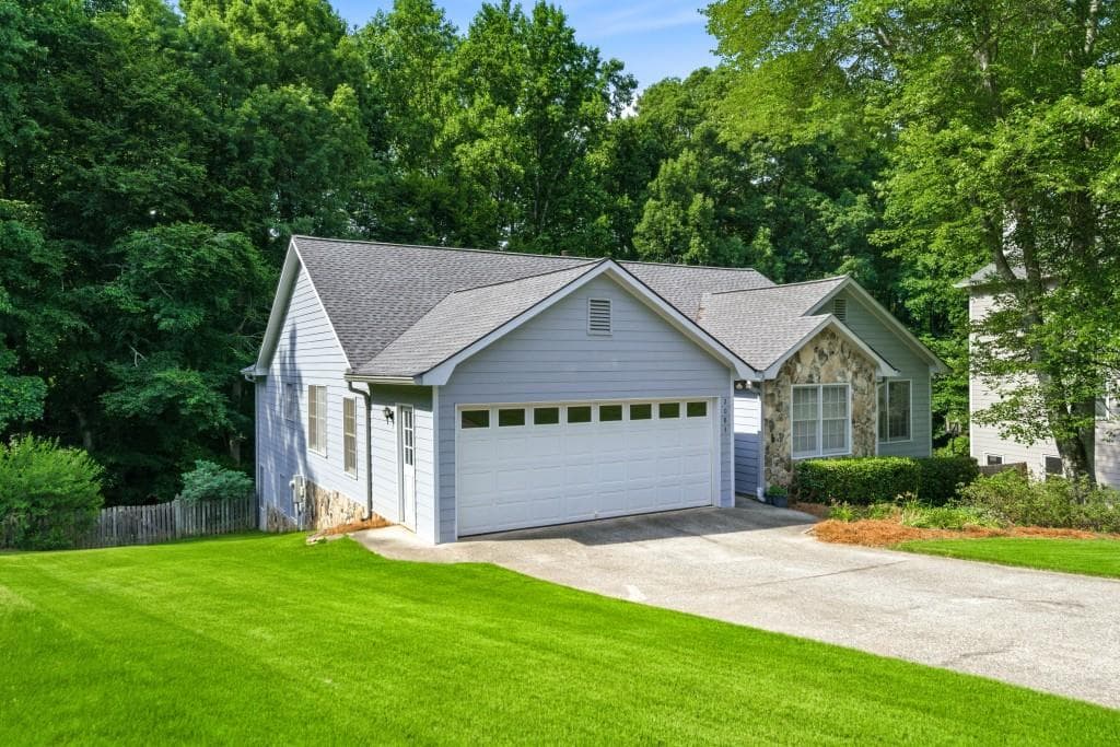 4 bedroom, 3 bathroom, 2,747 sq ft single family residence for sale at 2083 James River Cove, Suwanee, GA 30024 — photo 3
