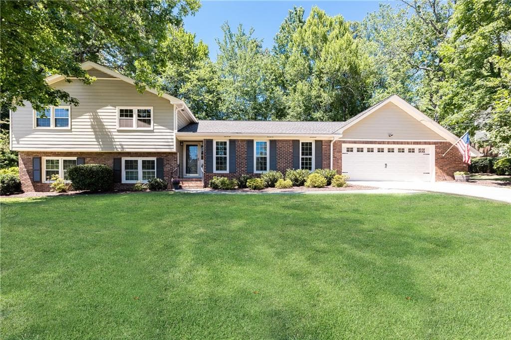 4 bedroom, 4 bathroom, 3,133 sq ft single family residence sold at 2505 Riverglenn Circle, Atlanta, GA 30338
