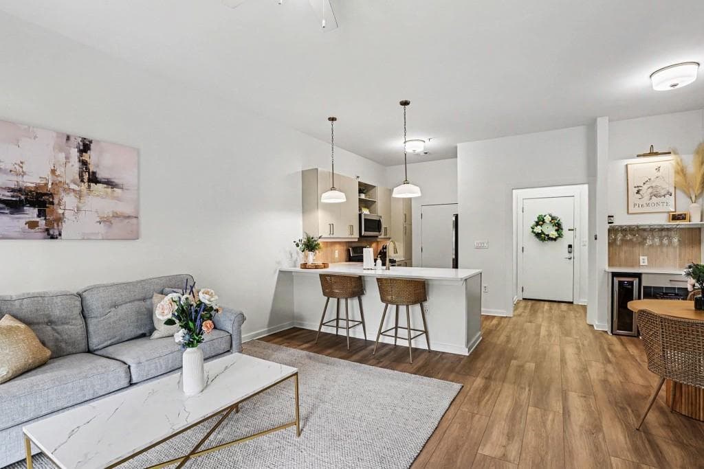 1 bedroom, 1 bathroom, 810 sq ft condominium sold at 870 Inman Village Parkway 424, Atlanta, GA 30307