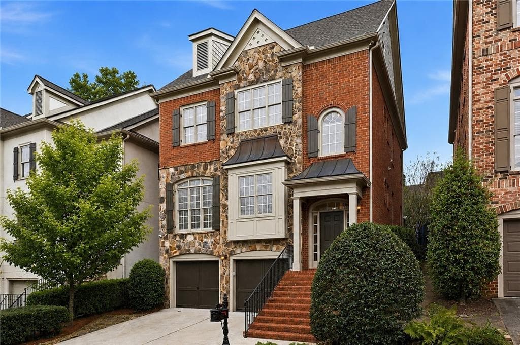 5 bedroom, 5 bathroom, 3,598 sq ft single family residence sold at 1112 Valley Overlook Drive, Atlanta, GA 30324