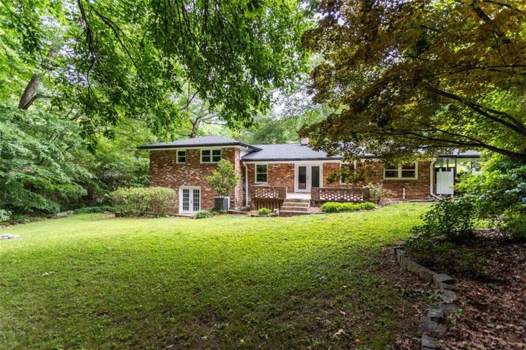 5 bedroom, 3 bathroom, 2,573 sq ft single family residence for sale at 1025 Vistavia Circle, Decatur, GA 30033 — photo 4