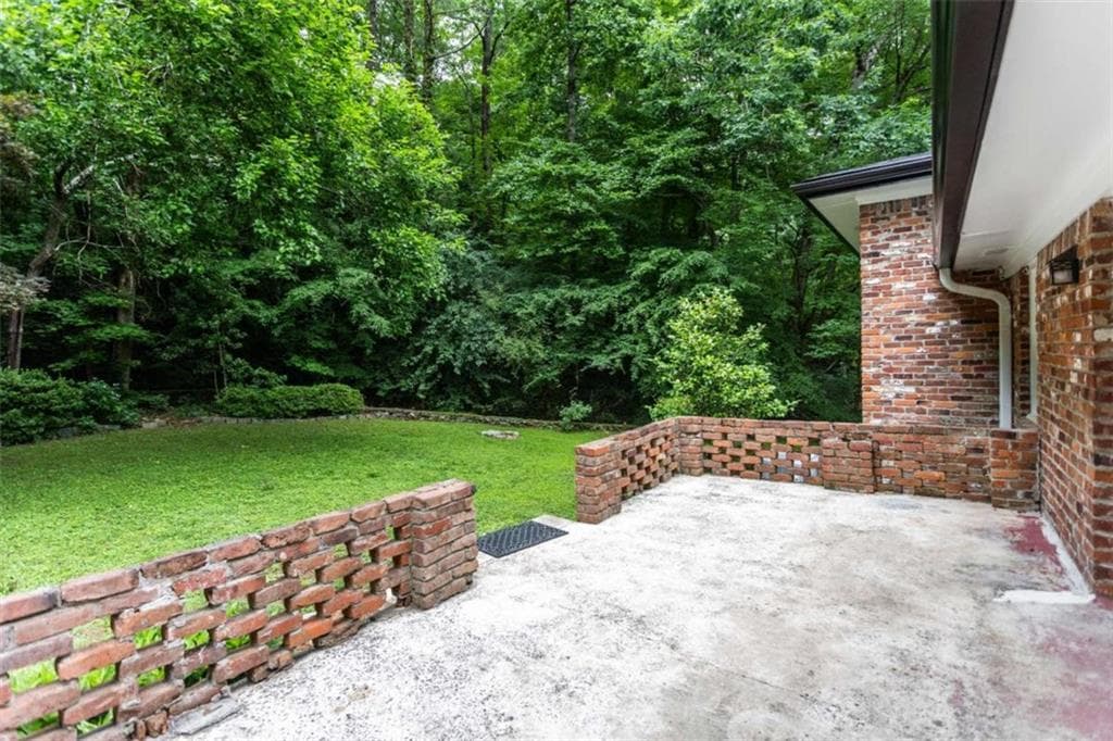 5 bedroom, 3 bathroom, 2,573 sq ft single family residence for sale at 1025 Vistavia Circle, Decatur, GA 30033 — photo 10