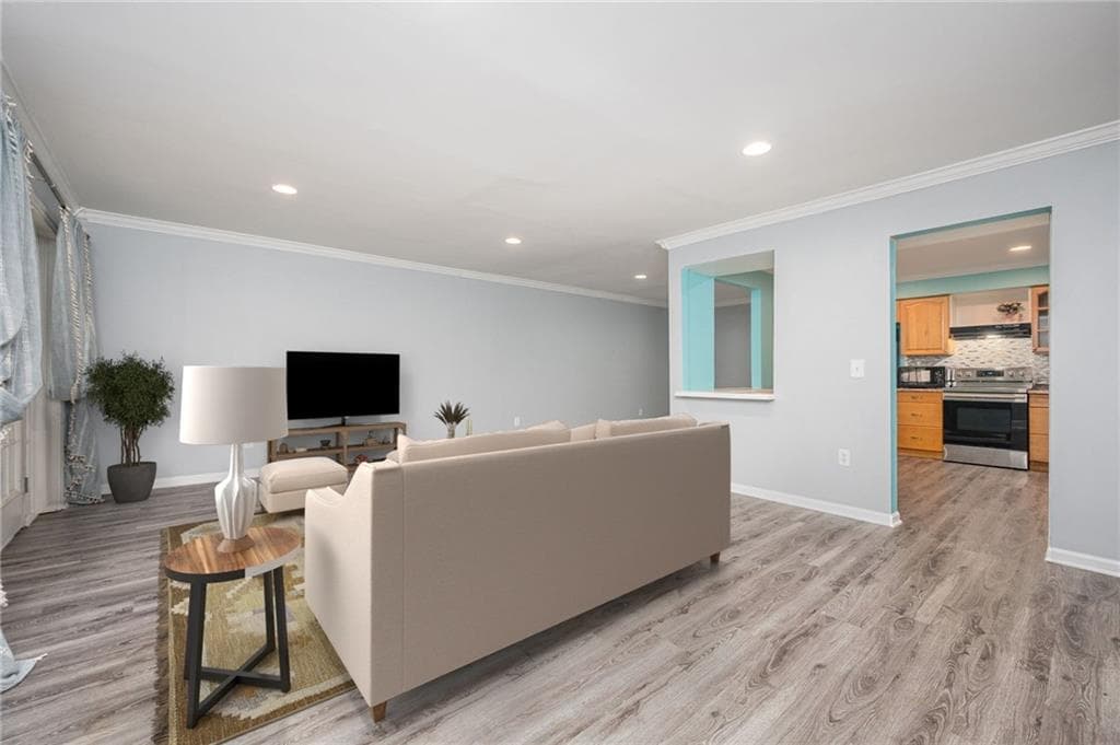 2 bedroom, 2 bathroom, 1,392 sq ft condominium under contract at 6520 Roswell Road 23, Atlanta, GA 30328 — photo 8