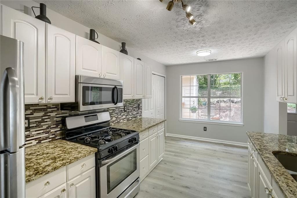 3 bedroom, 2 bathroom, 1,658 sq ft single family residence for sale at 633 Effie Drive, Lawrenceville, GA 30045 — photo 5