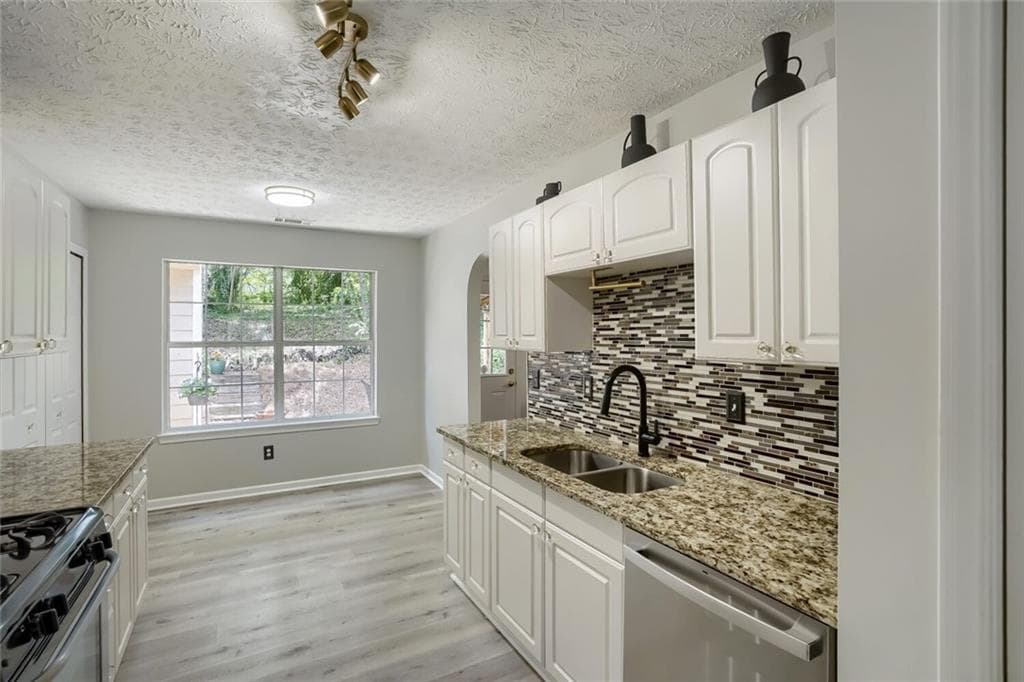 3 bedroom, 2 bathroom, 1,658 sq ft single family residence for sale at 633 Effie Drive, Lawrenceville, GA 30045 — photo 6
