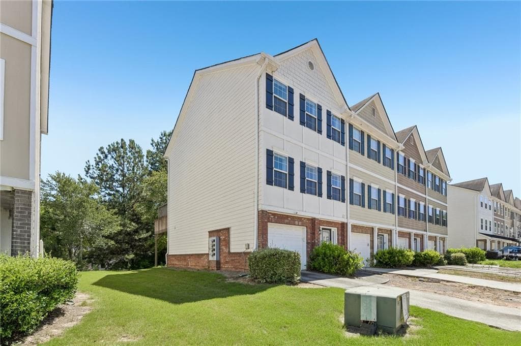 4 bedroom, 4 bathroom, 2,069 sq ft townhouse under contract at 6383 Redan Square, Lithonia, GA 30058 — photo 2