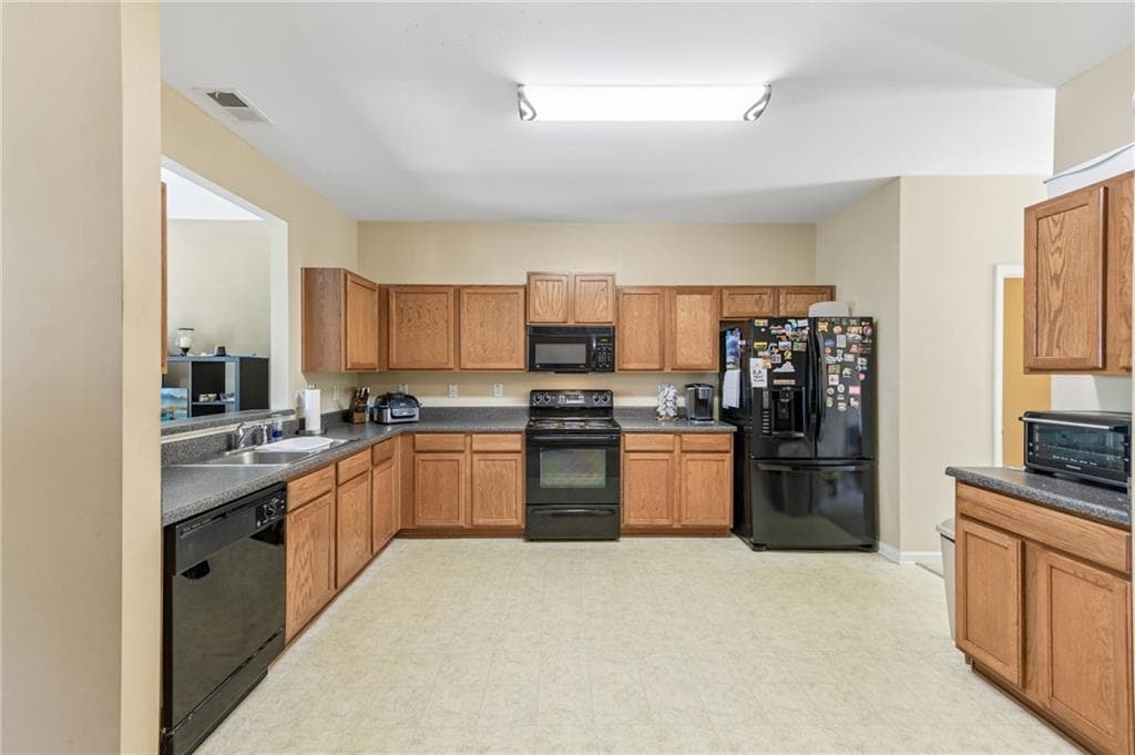 4 bedroom, 4 bathroom, 2,069 sq ft townhouse under contract at 6383 Redan Square, Lithonia, GA 30058 — photo 8