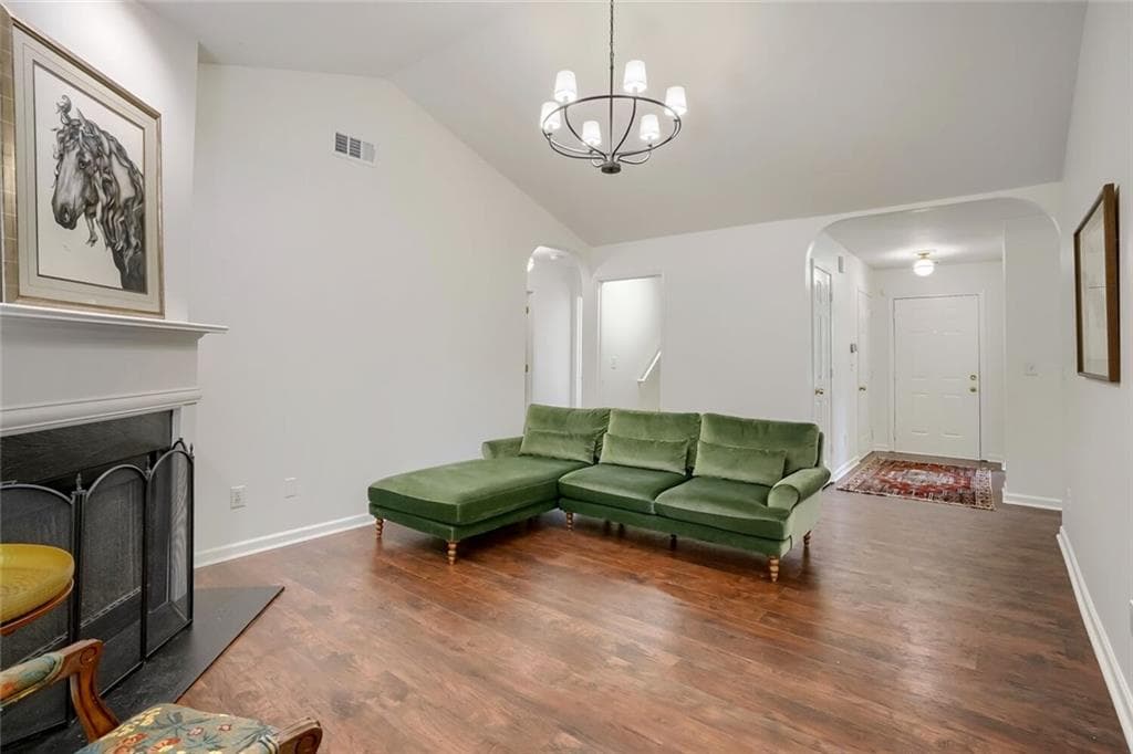 3 bedroom, 2 bathroom, 1,658 sq ft single family residence for sale at 633 Effie Drive, Lawrenceville, GA 30045 — photo 8