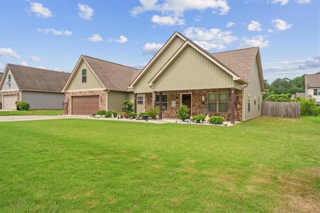4 bedroom, 2 bathroom, 2,011 sq ft single family residence for sale at 407 Beamer Road, Calhoun, GA 30701 — photo 1 of 38