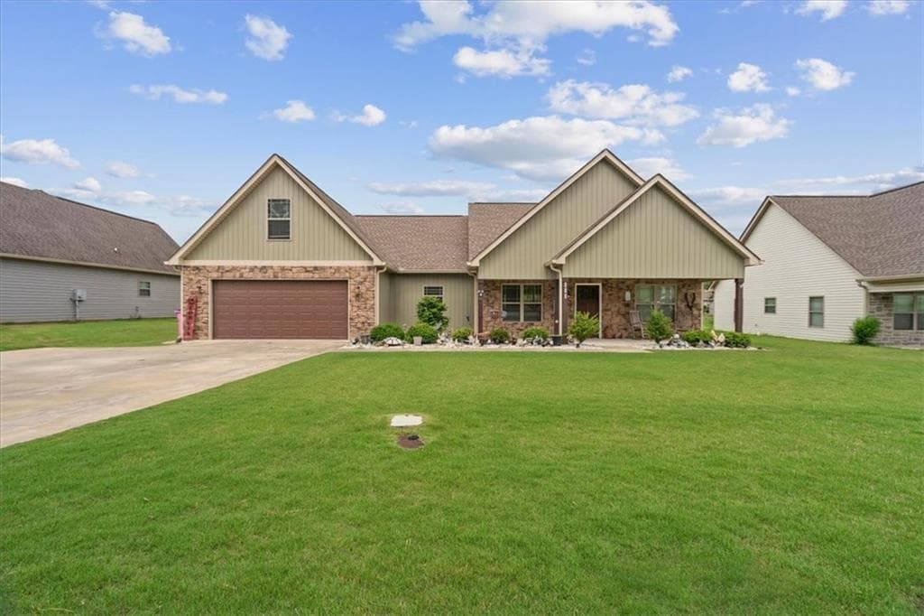 4 bedroom, 2 bathroom, 2,011 sq ft single family residence for sale at 407 Beamer Road, Calhoun, GA 30701 — photo 2