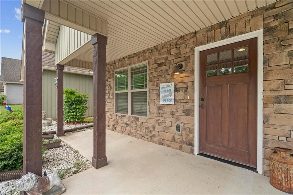 4 bedroom, 2 bathroom, 2,011 sq ft single family residence for sale at 407 Beamer Road, Calhoun, GA 30701 — photo 4