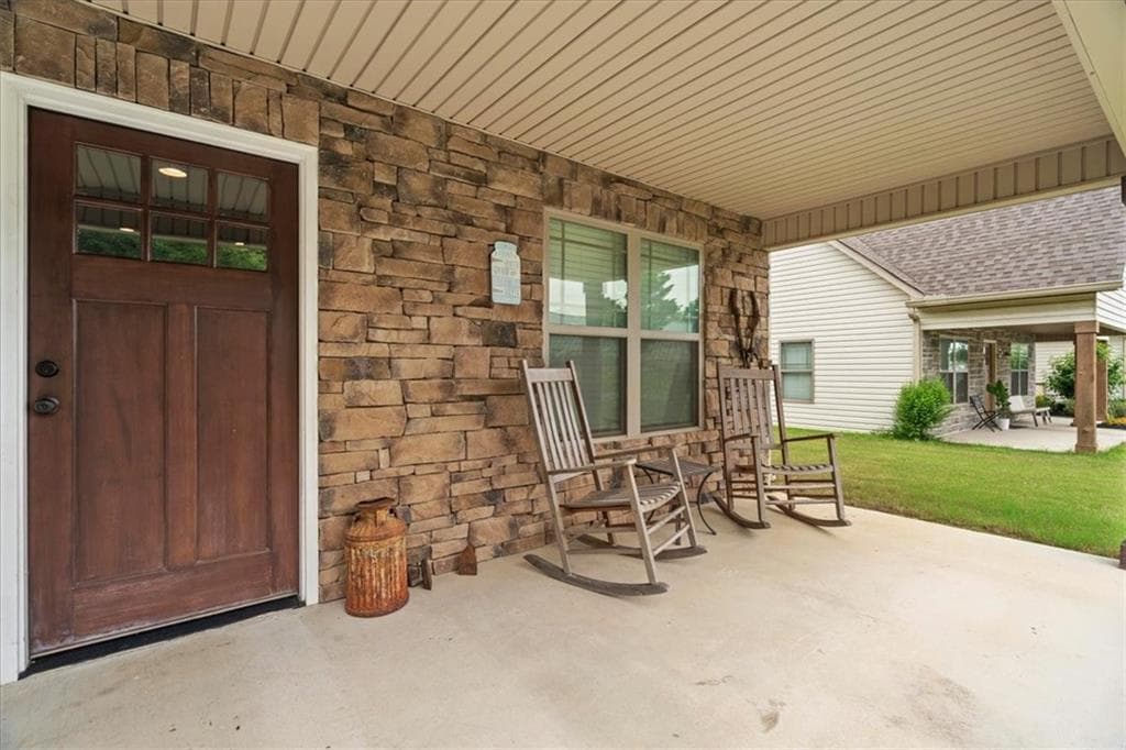 4 bedroom, 2 bathroom, 2,011 sq ft single family residence for sale at 407 Beamer Road, Calhoun, GA 30701 — photo 5