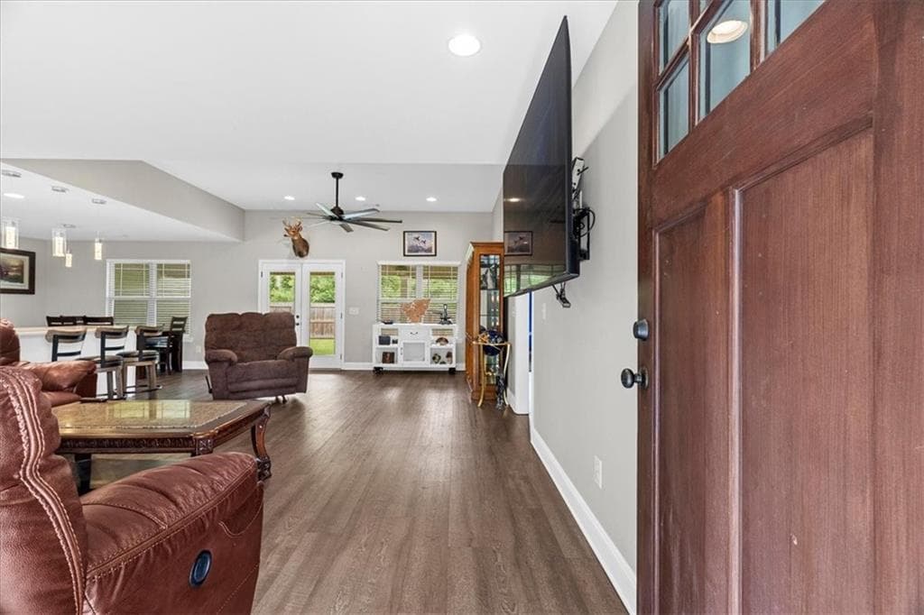 4 bedroom, 2 bathroom, 2,011 sq ft single family residence for sale at 407 Beamer Road, Calhoun, GA 30701 — photo 6