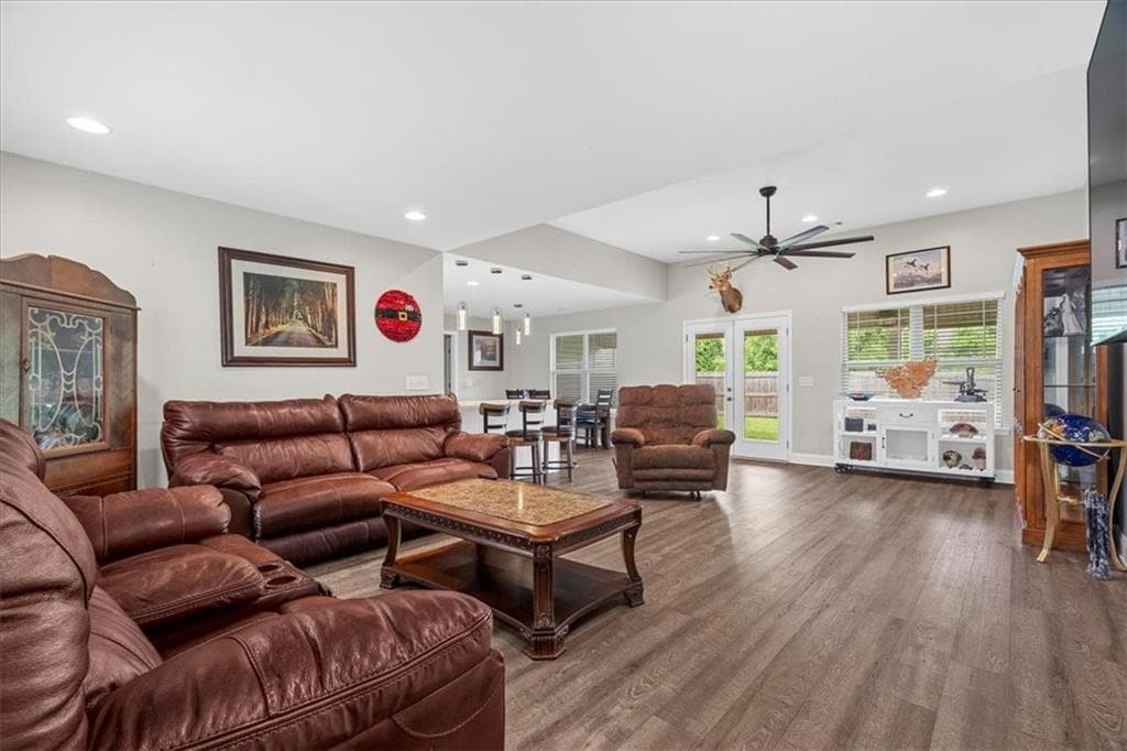4 bedroom, 2 bathroom, 2,011 sq ft single family residence for sale at 407 Beamer Road, Calhoun, GA 30701 — photo 7