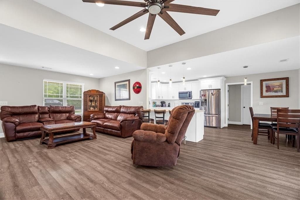 4 bedroom, 2 bathroom, 2,011 sq ft single family residence for sale at 407 Beamer Road, Calhoun, GA 30701 — photo 8