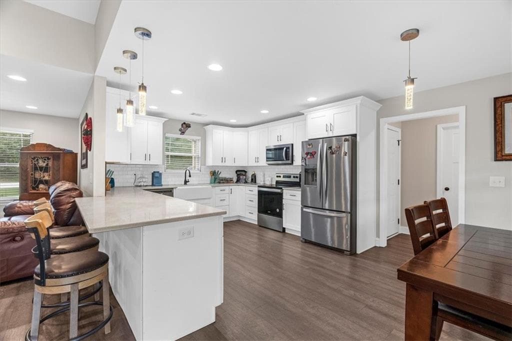4 bedroom, 2 bathroom, 2,011 sq ft single family residence for sale at 407 Beamer Road, Calhoun, GA 30701 — photo 9
