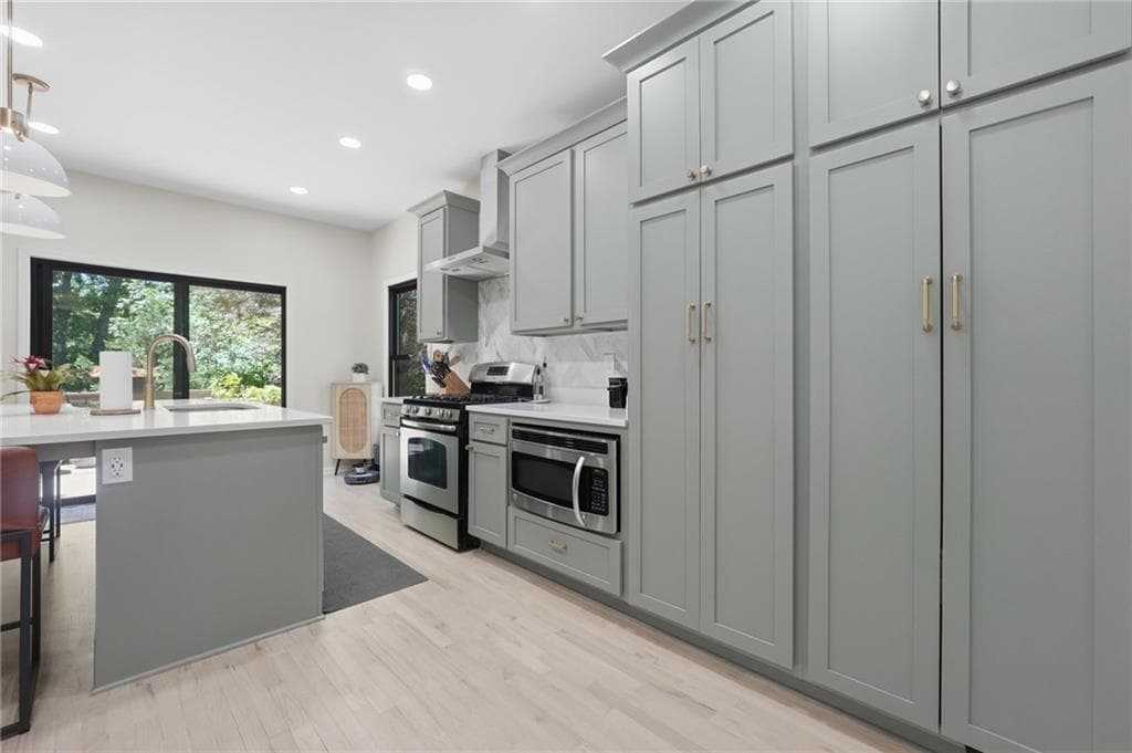 7 bedroom, 4 bathroom, 4,013 sq ft single family residence for sale at 3590 Morning Ivy Way, Suwanee, GA 30024 — photo 6