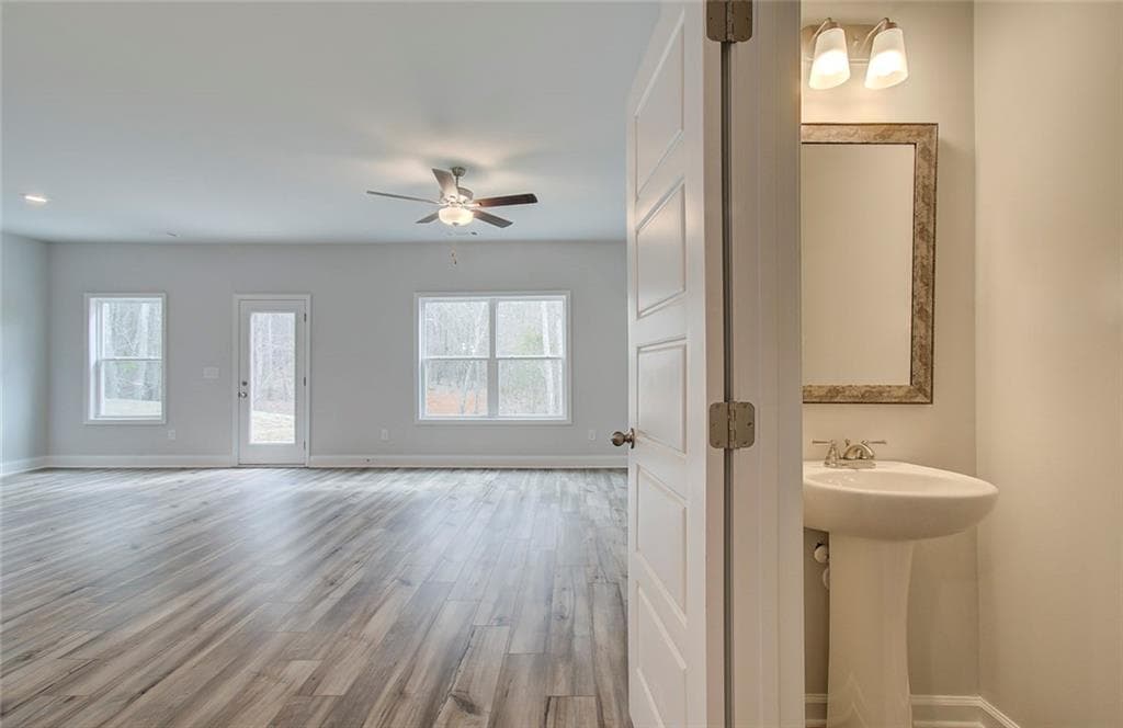3 bedroom, 3 bathroom, 2,016 sq ft single family residence under contract at 3770 Ivy Cottage Drive, Snellville, GA 30039 — photo 3