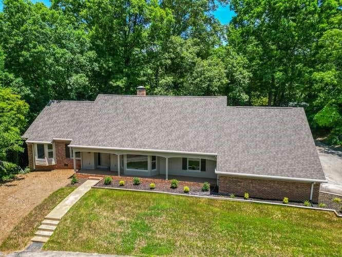 4 bedroom, 4 bathroom, 4,148 sq ft single family residence under contract at 3216 Golf Club Drive, Gainesville, GA 30506 — photo 2