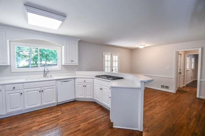4 bedroom, 4 bathroom, 4,148 sq ft single family residence under contract at 3216 Golf Club Drive, Gainesville, GA 30506 — photo 10