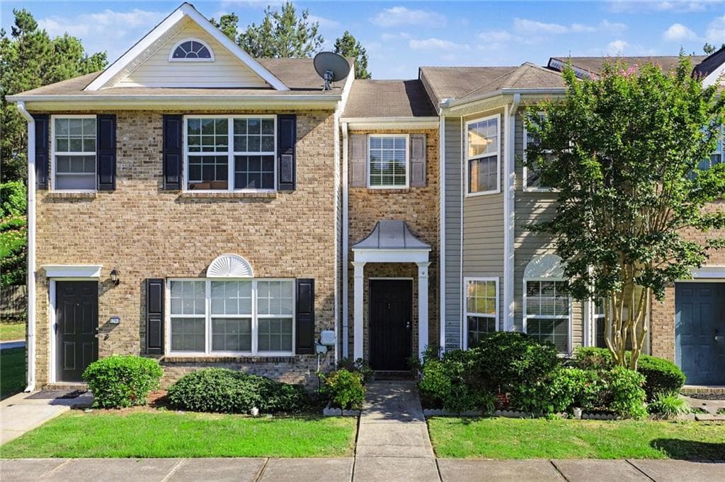 3 bedroom, 3 bathroom, 1,620 sq ft townhouse for sale at 5305 Oakley Commons Boulevard, Union City, GA 30291 — photo 2