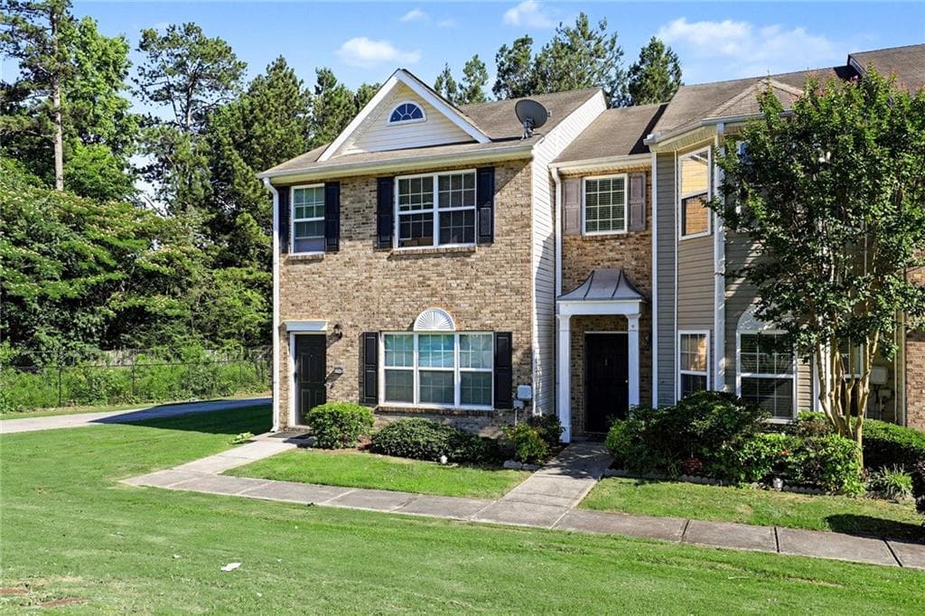 3 bedroom, 3 bathroom, 1,620 sq ft townhouse for sale at 5305 Oakley Commons Boulevard, Union City, GA 30291 — photo 4