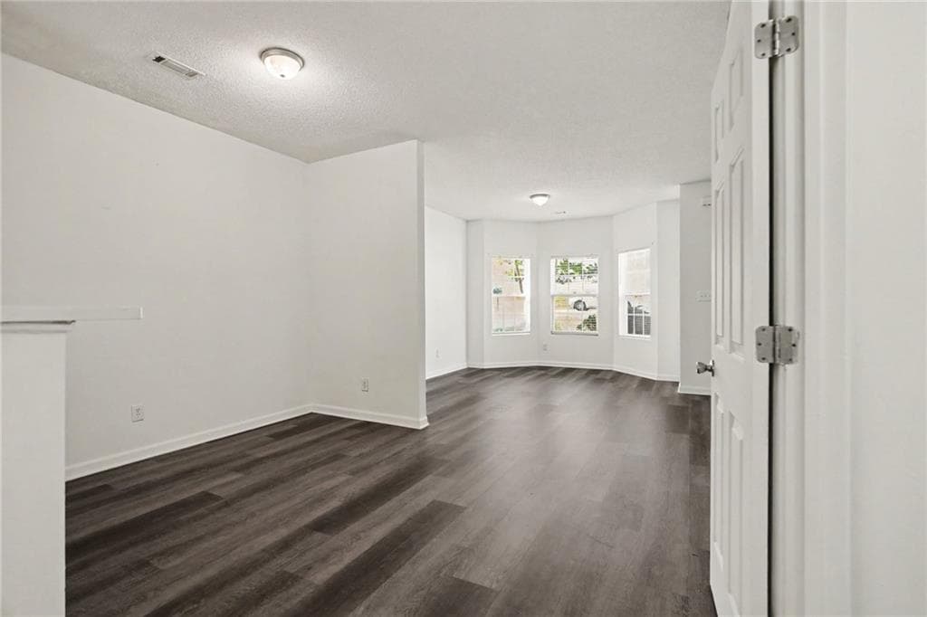 3 bedroom, 3 bathroom, 1,620 sq ft townhouse for sale at 5305 Oakley Commons Boulevard, Union City, GA 30291 — photo 5