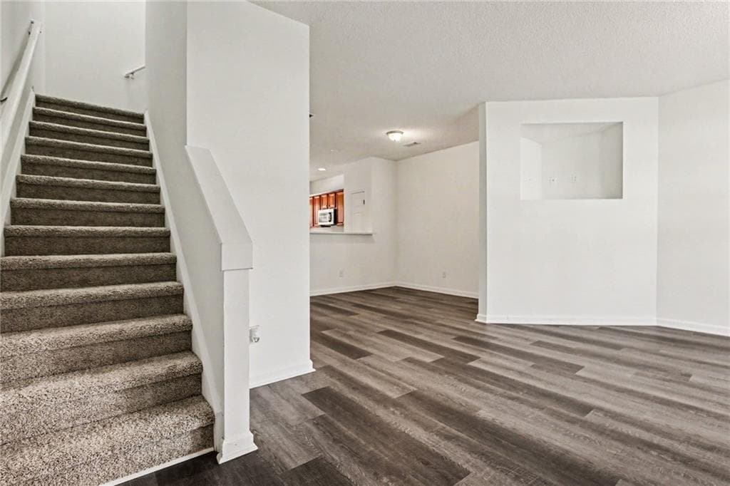 3 bedroom, 3 bathroom, 1,620 sq ft townhouse for sale at 5305 Oakley Commons Boulevard, Union City, GA 30291 — photo 6