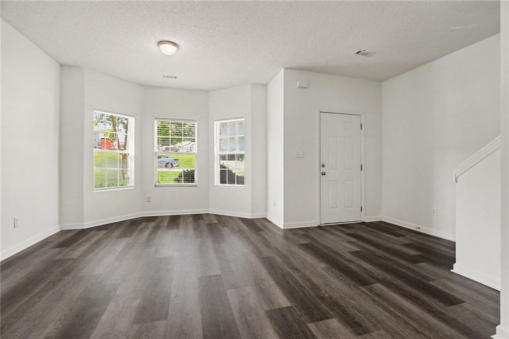 3 bedroom, 3 bathroom, 1,620 sq ft townhouse for sale at 5305 Oakley Commons Boulevard, Union City, GA 30291 — photo 7