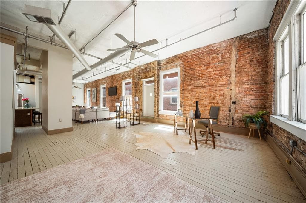 1 bedroom, 1 bathroom, 1,170 sq ft condominium under contract at 215 Mitchell Street 18, Atlanta, GA 30303 — photo 4