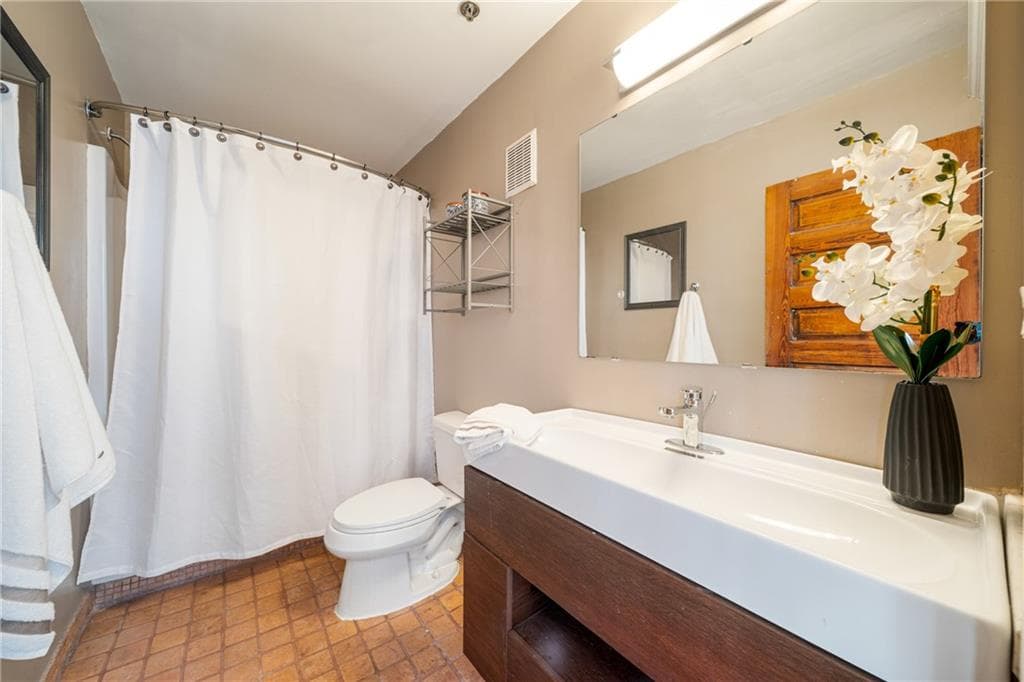1 bedroom, 1 bathroom, 1,170 sq ft condominium under contract at 215 Mitchell Street 18, Atlanta, GA 30303 — photo 6