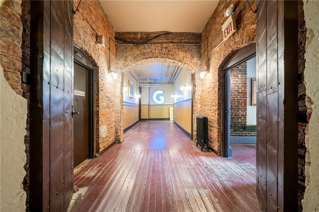 1 bedroom, 1 bathroom, 1,170 sq ft condominium under contract at 215 Mitchell Street 18, Atlanta, GA 30303 — photo 8