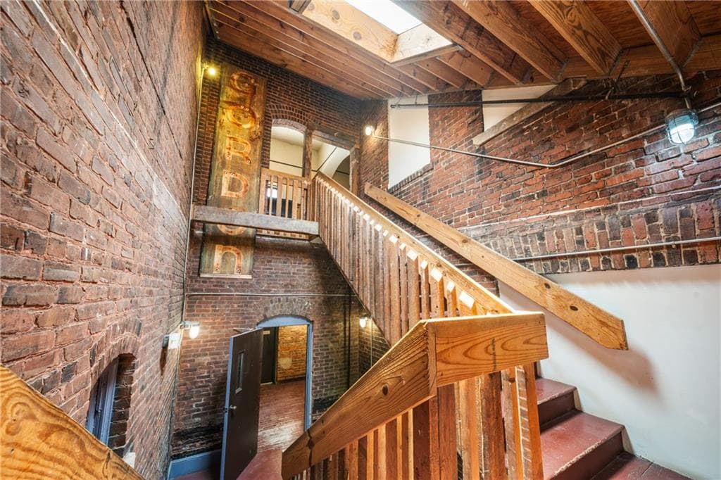 1 bedroom, 1 bathroom, 1,170 sq ft condominium under contract at 215 Mitchell Street 18, Atlanta, GA 30303 — photo 9