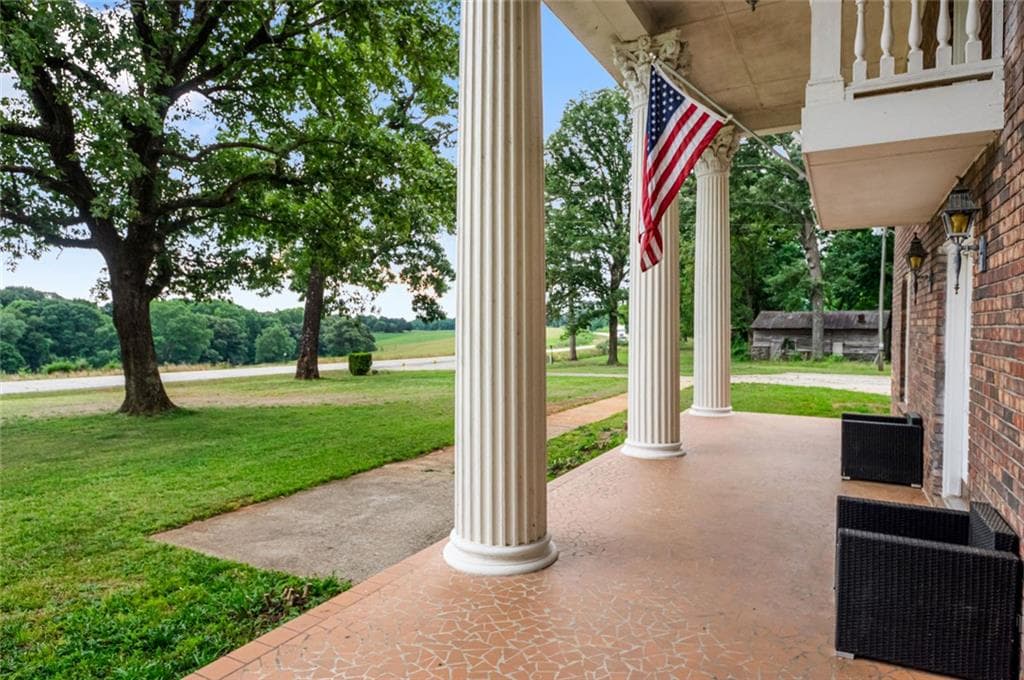 4 bedroom, 3 bathroom, 2,778 sq ft single family residence for sale at 451 Toms Creek Road, Martin, GA 30557 — photo 4