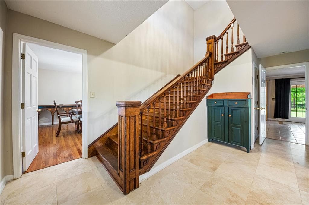 4 bedroom, 3 bathroom, 2,778 sq ft single family residence for sale at 451 Toms Creek Road, Martin, GA 30557 — photo 6