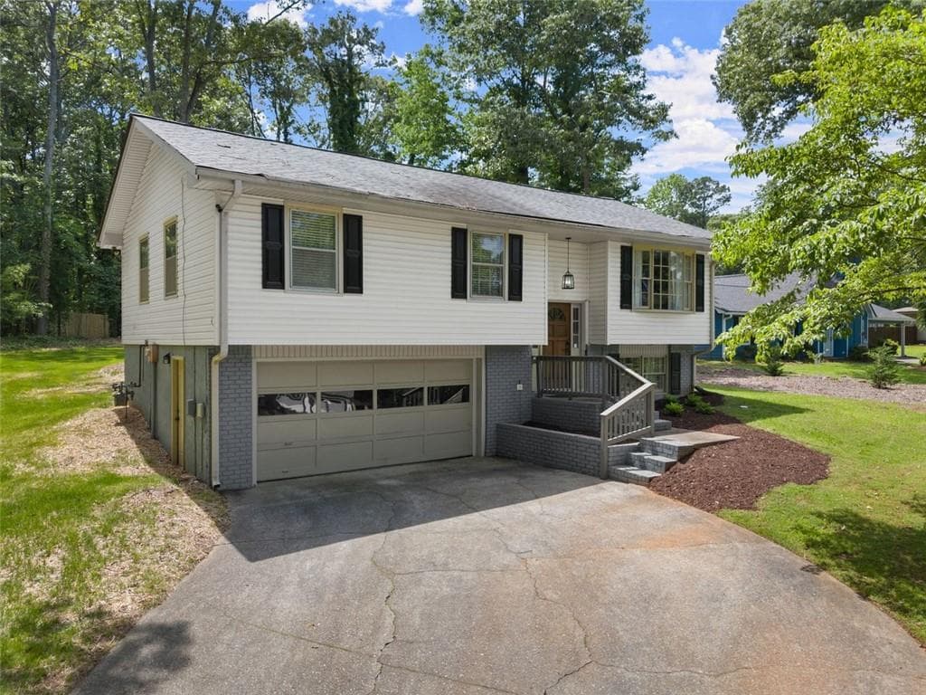 3 bedroom, 3 bathroom, 1,646 sq ft single family residence for sale at 6262 LAUREL WOOD Trail, Flowery Branch, GA 30542 — photo 1 of 34