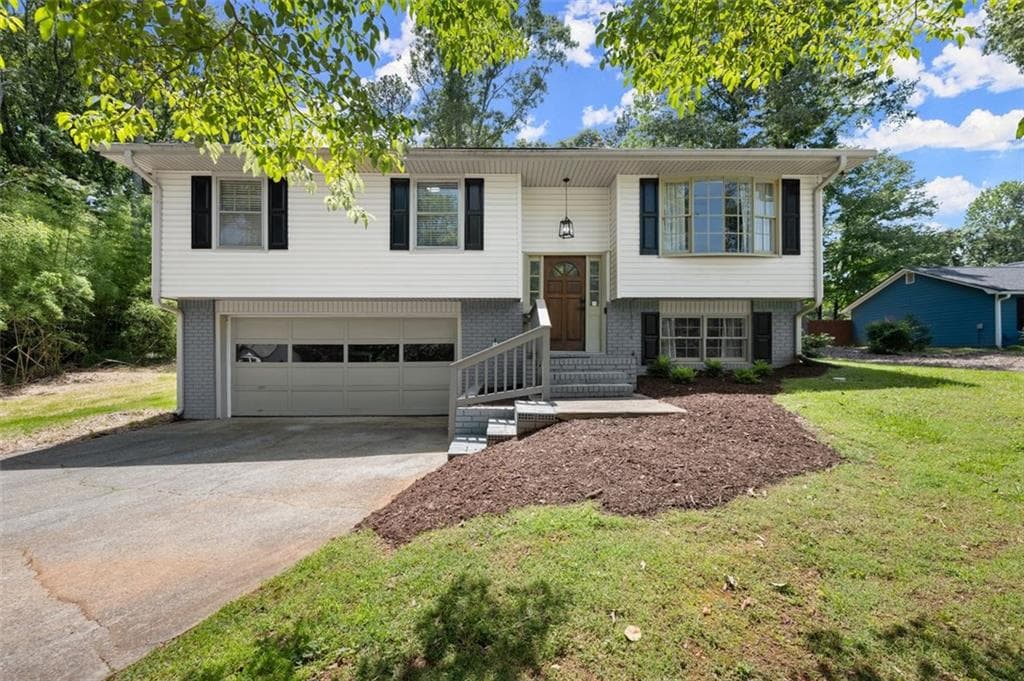 3 bedroom, 3 bathroom, 1,646 sq ft single family residence for sale at 6262 LAUREL WOOD Trail, Flowery Branch, GA 30542 — photo 2