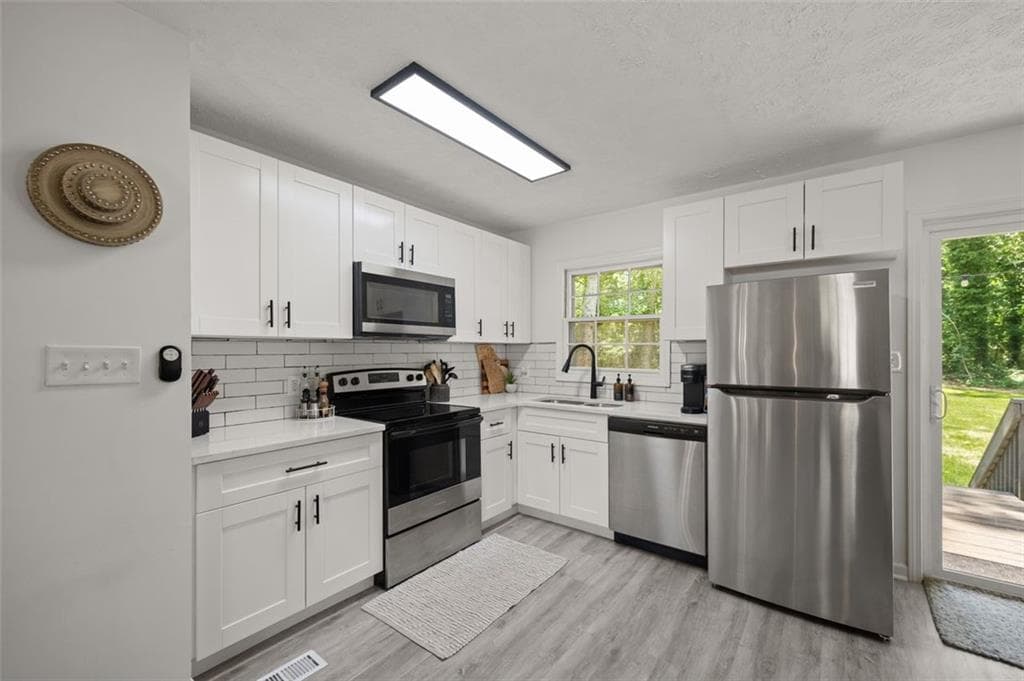 3 bedroom, 3 bathroom, 1,646 sq ft single family residence for sale at 6262 LAUREL WOOD Trail, Flowery Branch, GA 30542 — photo 6