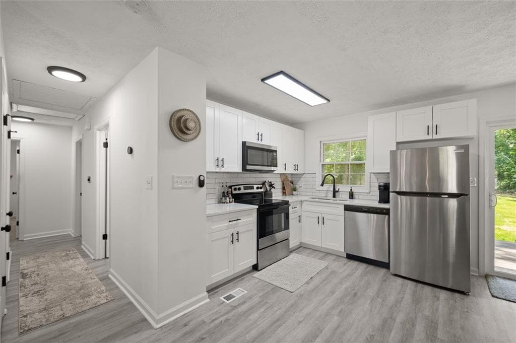 3 bedroom, 3 bathroom, 1,646 sq ft single family residence for sale at 6262 LAUREL WOOD Trail, Flowery Branch, GA 30542 — photo 7