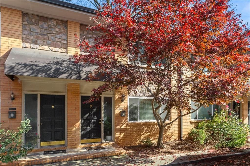 2 bedroom, 2 bathroom, 1,036 sq ft townhouse sold at 120 Biscayne Drive B3, Atlanta, GA 30309