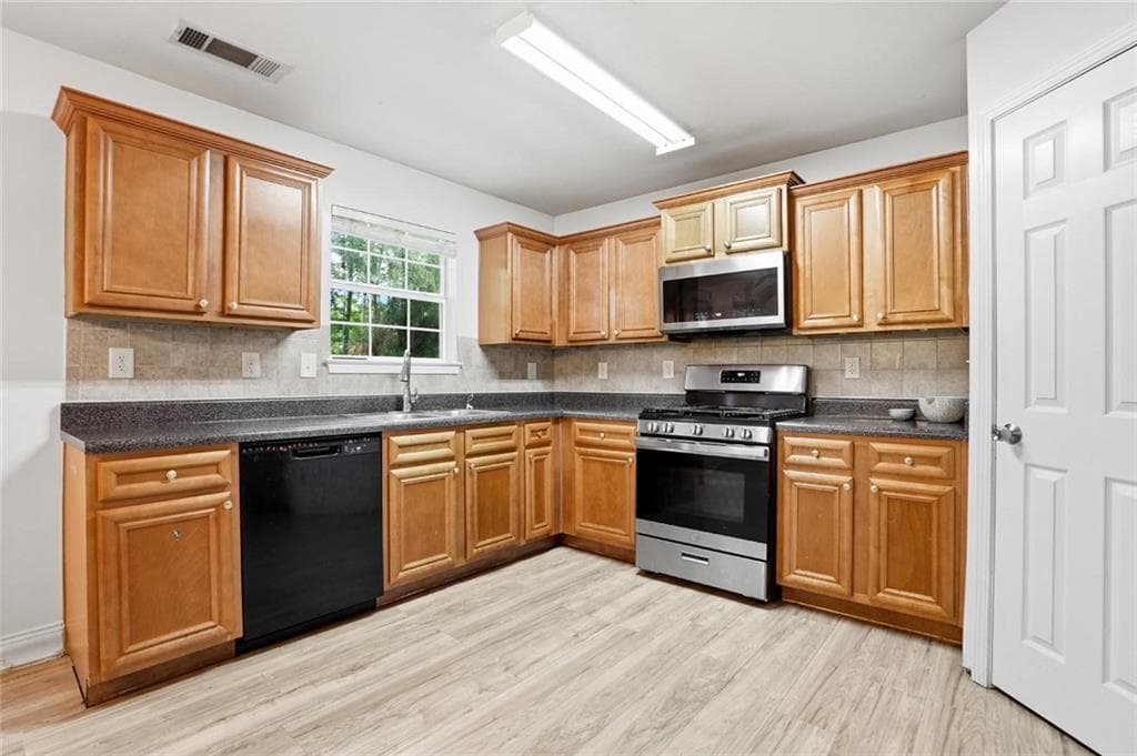 4 bedroom, 3 bathroom, 2,760 sq ft single family residence for sale at 209 Randy Way, Dallas, GA 30132 — photo 3