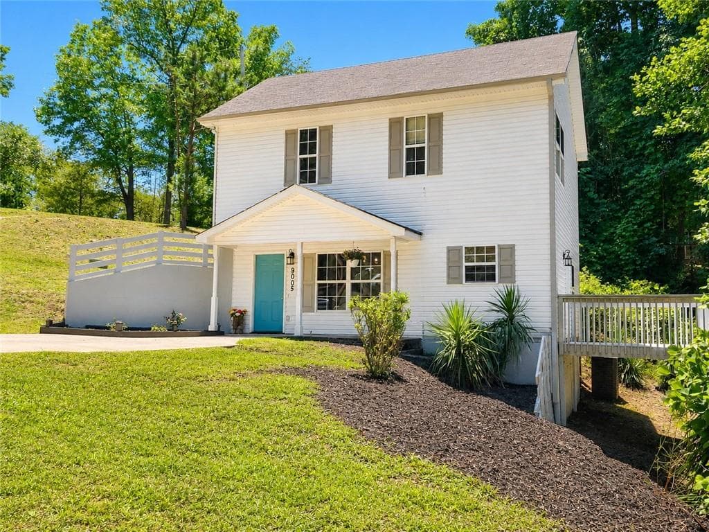 3 bedroom, 2 bathroom, 1,536 sq ft single family residence for sale at 9005 Lemans Trail, Gainesville, GA 30506 — photo 1 of 14