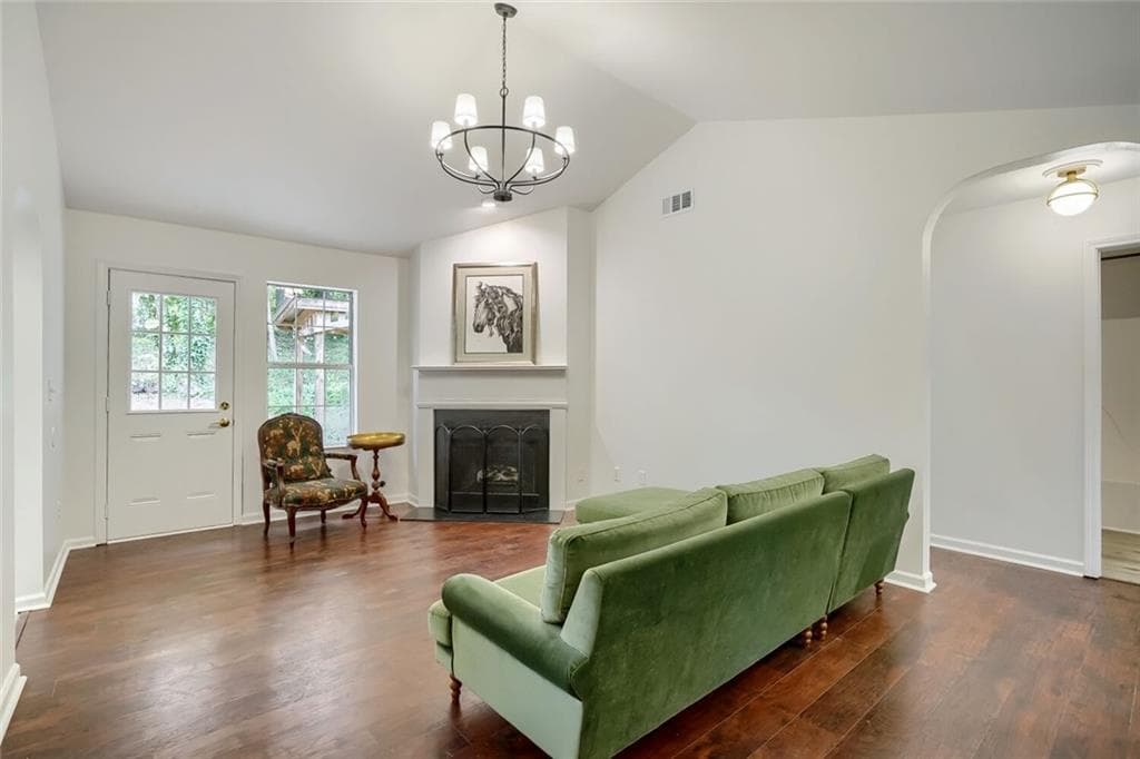 3 bedroom, 2 bathroom, 1,658 sq ft single family residence for sale at 633 Effie Drive, Lawrenceville, GA 30045 — photo 9
