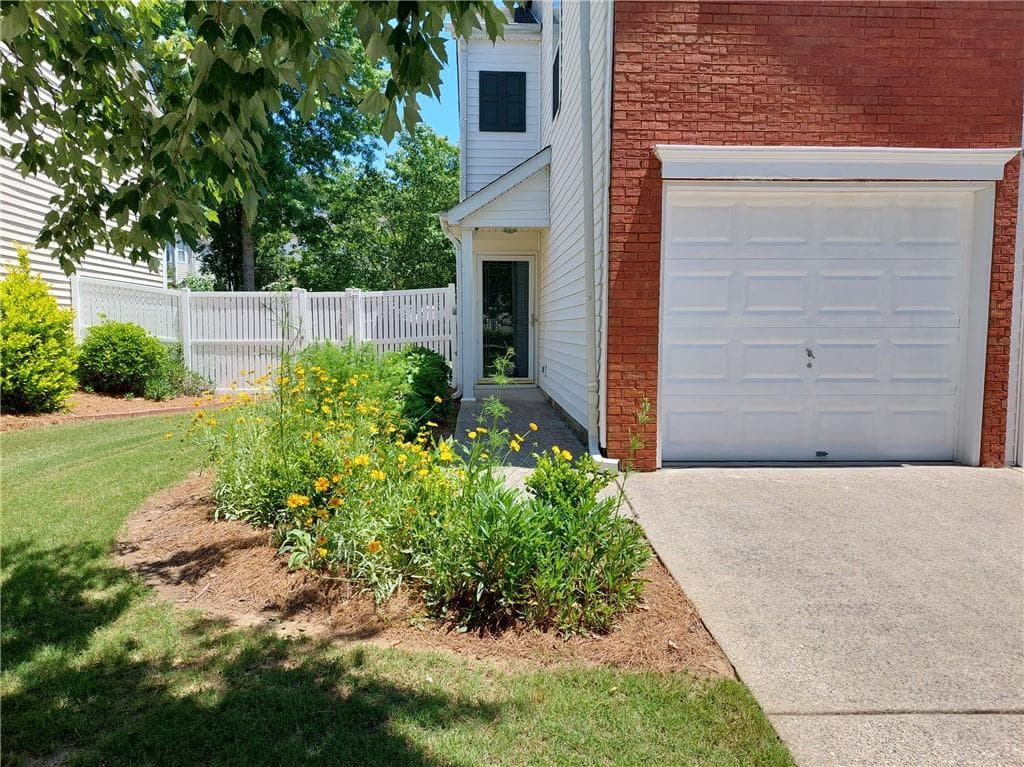 3 bedroom, 3 bathroom, 1,328 sq ft single family residence for rent at 13361 Harpley Court, Alpharetta, GA 30004 for $2,300 a month — photo 3