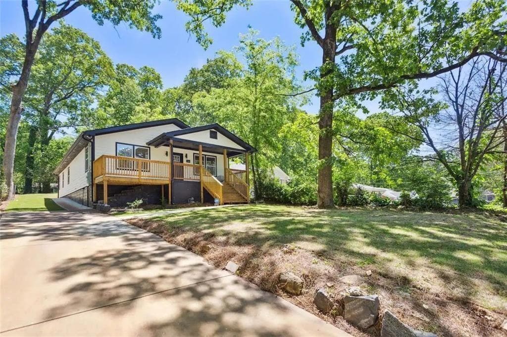3 bedroom, 2 bathroom, 1,648 sq ft single family residence for rent at 725 Alta Place, Atlanta, GA 30318 for $2,700 a month — photo 2