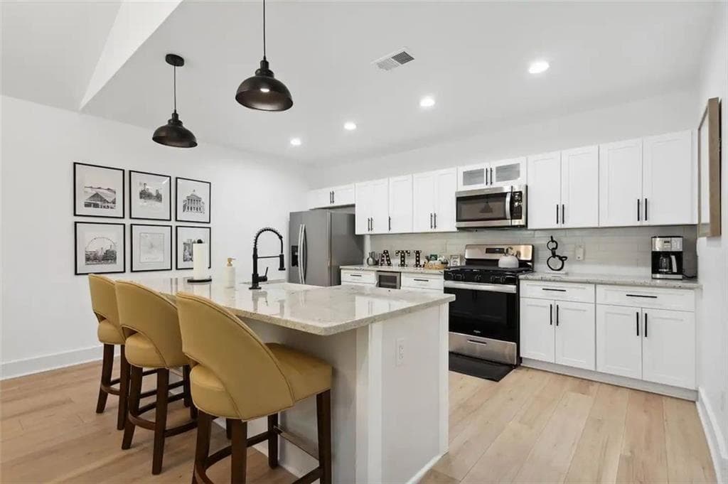 3 bedroom, 2 bathroom, 1,648 sq ft single family residence for rent at 725 Alta Place, Atlanta, GA 30318 for $2,700 a month — photo 6