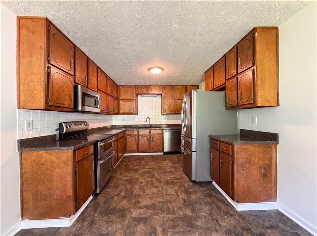 3 bedroom, 2 bathroom, 2,116 sq ft single family residence for sale at 104 Belair Lane, Stockbridge, GA 30281 — photo 2