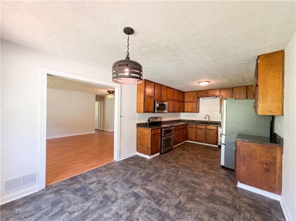 3 bedroom, 2 bathroom, 2,116 sq ft single family residence for sale at 104 Belair Lane, Stockbridge, GA 30281 — photo 7
