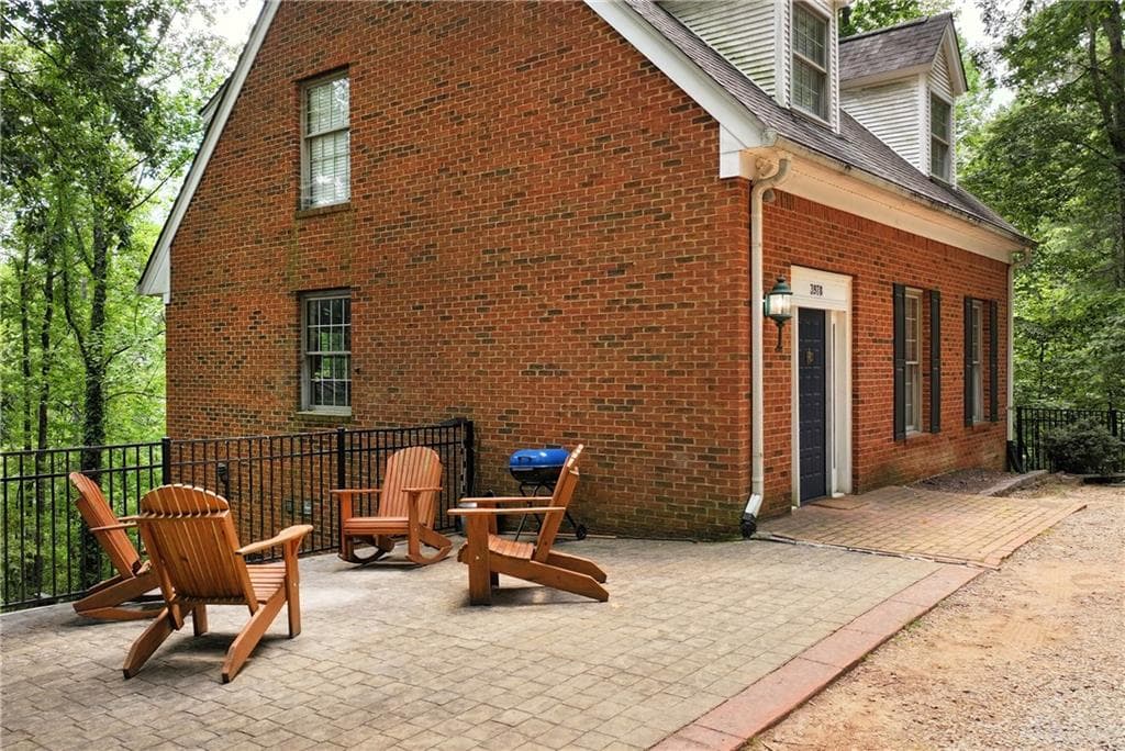 3 bedroom, 3 bathroom, 2,656 sq ft single family residence for sale at 3978 Pine Shore Circle, Gainesville, GA 30501 — photo 3