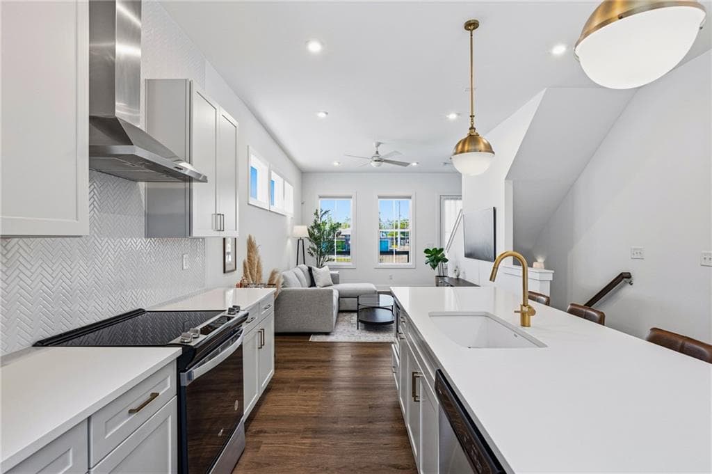 2 bedroom, 2 bathroom, 1,152 sq ft townhouse under contract at 4456 Dalston Drive, Atlanta, GA 30342 — photo 9
